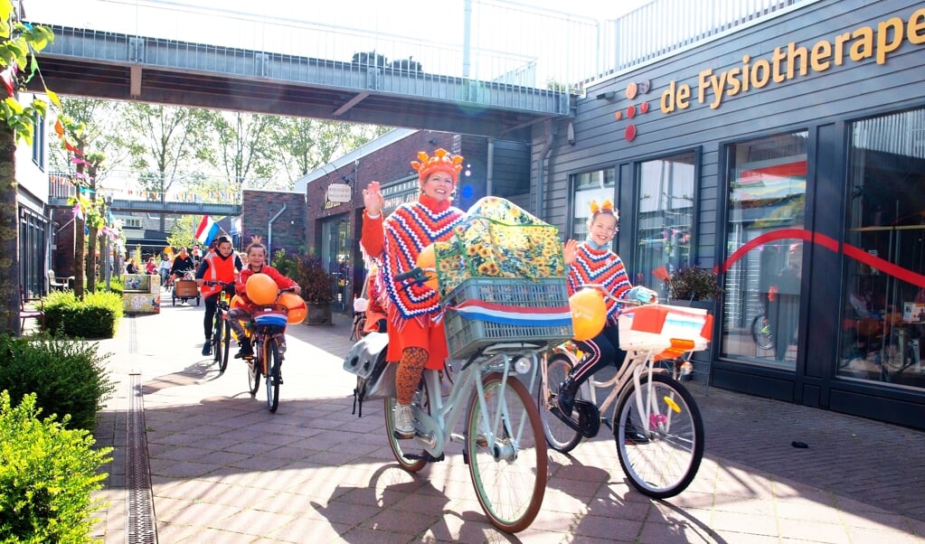 Voorzitter Gerda de Weerdt bij de fietsoptocht van 2019. 