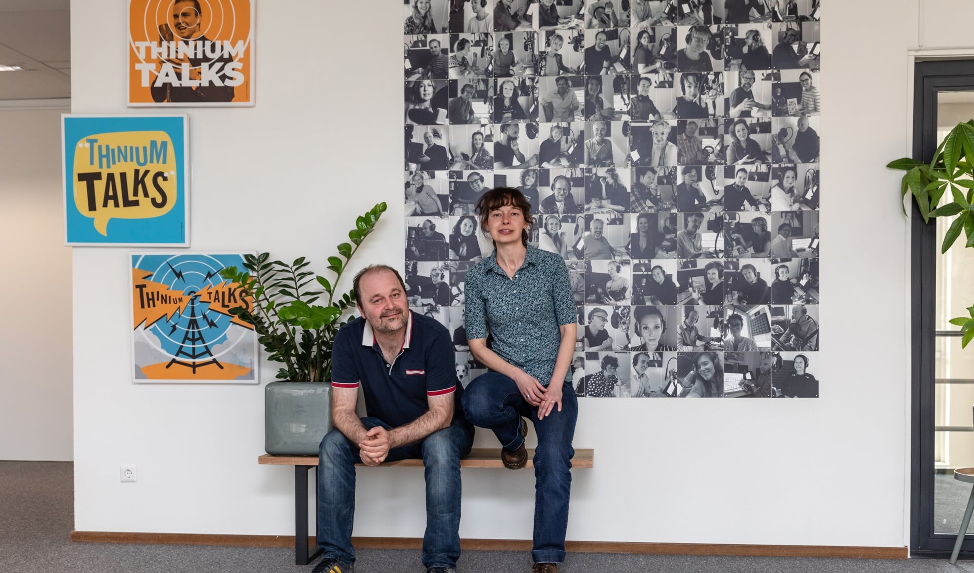 Anouk Boelsma en Stefan van Duyn voor hun 'Wall of fame.'