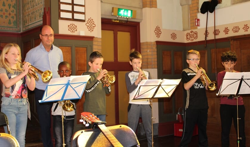Het 'Fantastich Muziekproject' in de Van Houtenkerk.