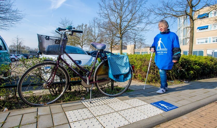 Blokkades op de geleidelijn zijn een enorm probleem voor Giselle Delnoye. (foto in scene gezet)