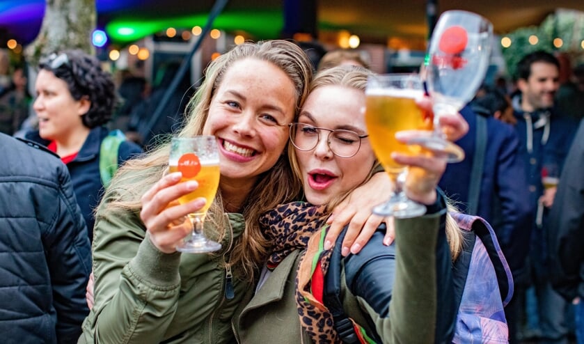 Dat er nu uit plastic bekers werd gedronken, hinderde niemand.