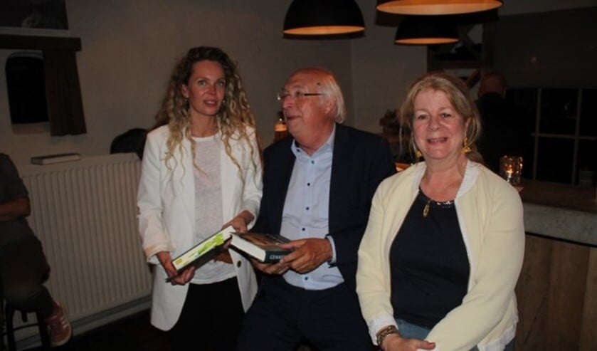 Roxane van Iperen, Ad van Liempt en Marloes Eerden waren de grote publiekstrekkers van het kunstcafé.