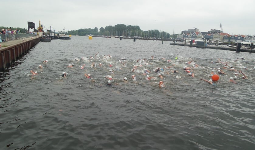 Triathlon Huizen kan gelukkig ook dit jaar weer van start gaan door de inzet van vele vrijwilligers.