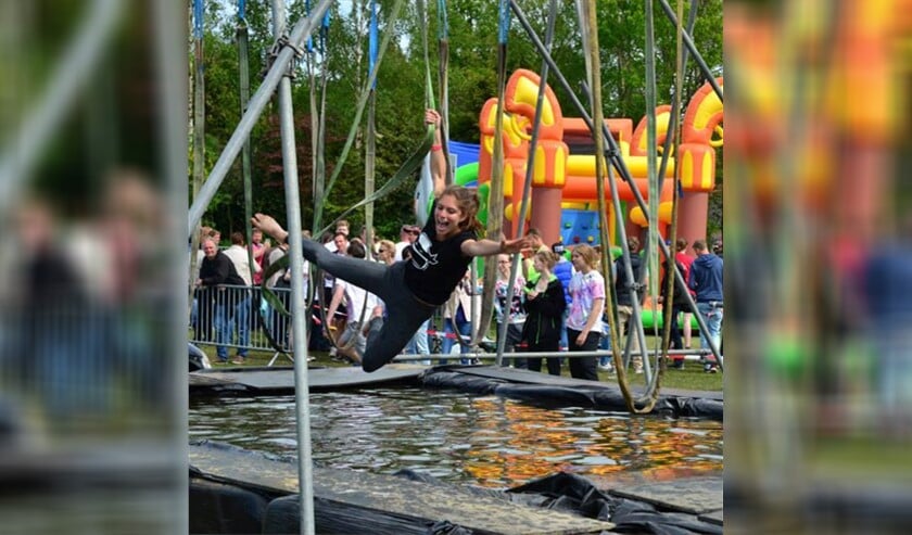 De zeskamp in Eemnes is altijd hilarisch.