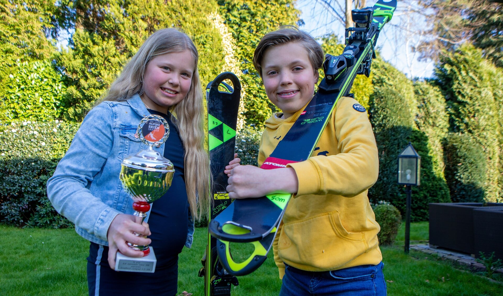 Noor en Olivier Suttorp staan van jongs af aan op de ski's en beoefenen hun sport op topniveau in het juniorenselectieteam.