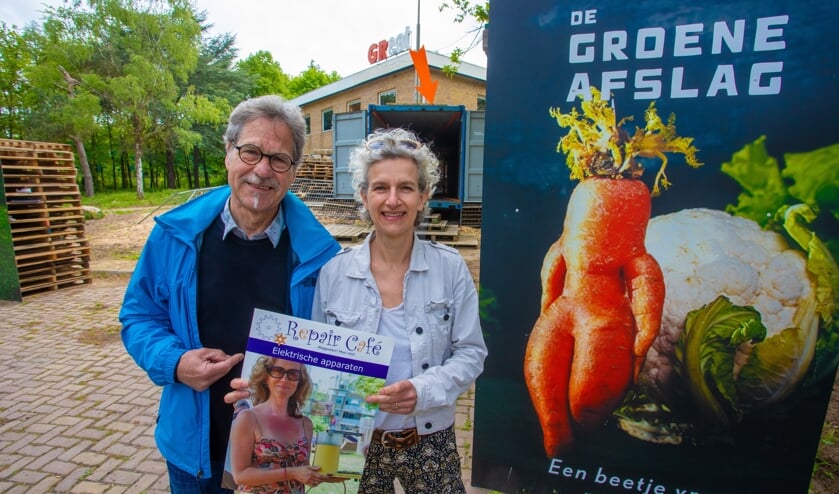 Philip en Petra van het Repair Café hopen dat er veel mensen komen.