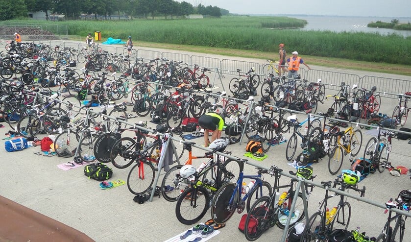 Om honderden sporters veilig te kunnen laten deelnemen, zijn veel vrijwilligers nodig.