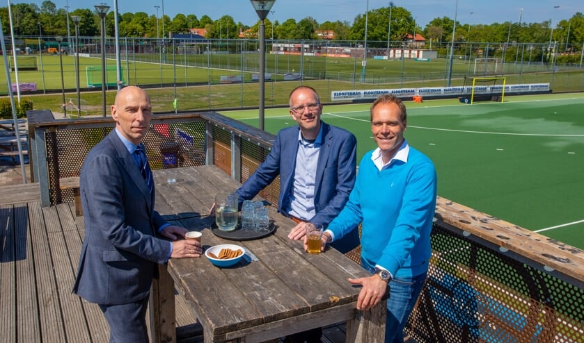 De veldwissel is een herenakkoord tussen de gemeente, NVC en HC Naarden.
