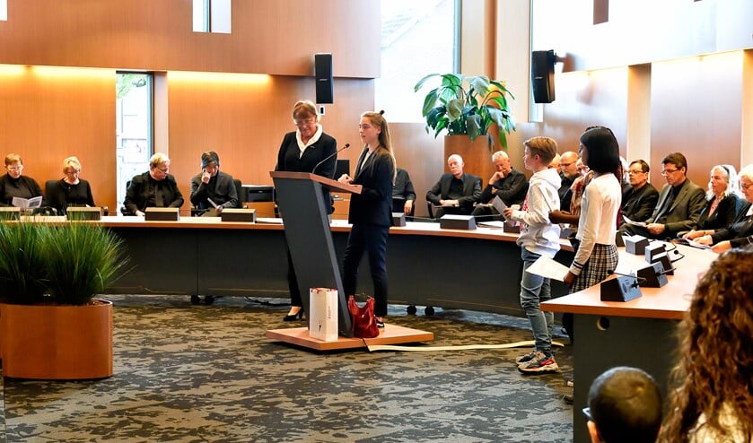 De herdenkingsbijeenkomst in het gemeentehuis.