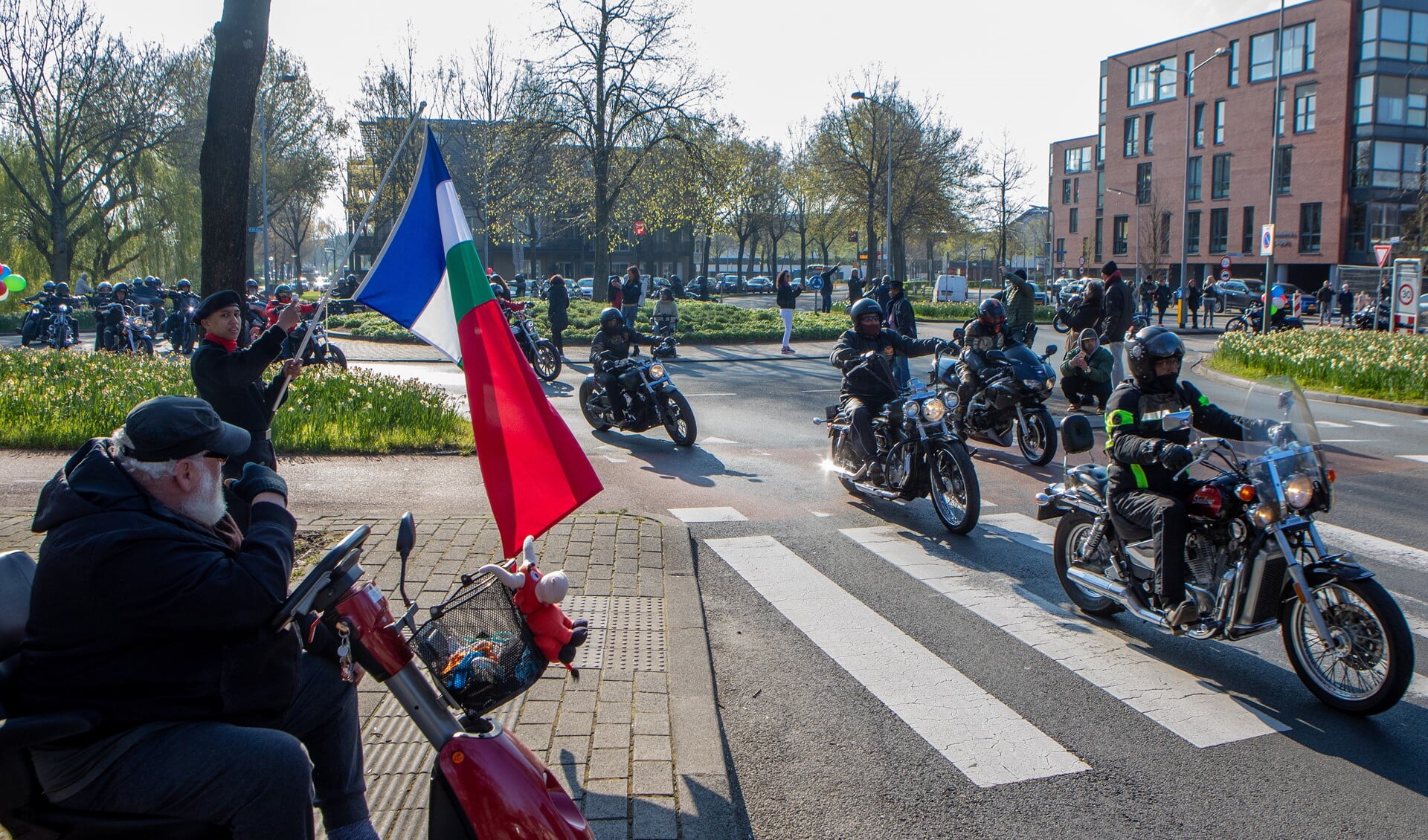 De motorrit startte 13 april in Huizen.
