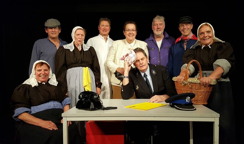'Herrie an't plisiepaadje' was in 2019 de voorstelling in Huizer dialect van Toneelvereniging Ontwaakt.