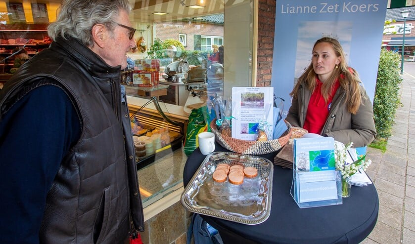 Zaterdag stond Lianne bij Slagerij Stut om haar acties onder de aandacht te brengen.