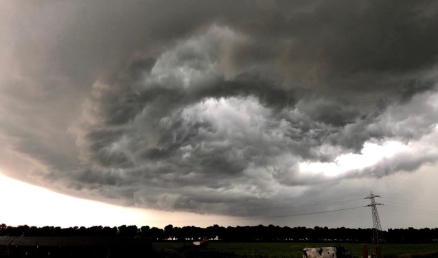 Stilte voor de storm boven de Aetsveldsepolder.