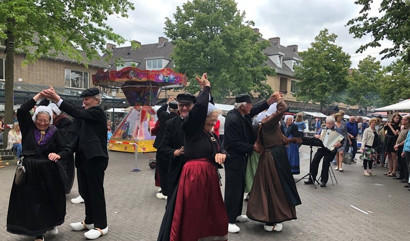 De Klepperman van Elleven in actie tijdens de Huizerdag.
