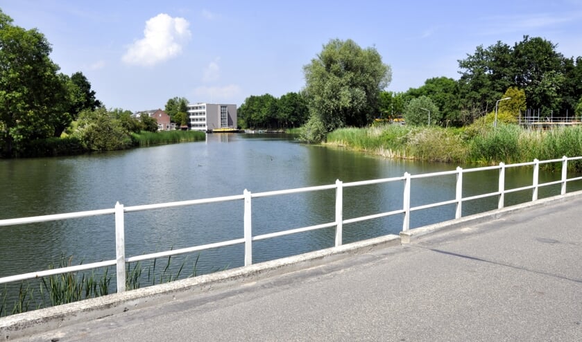 Hier zou een officiële zwemplek kunnen komen (maar komende zomer zeker niet).