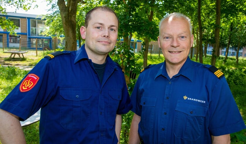 Joost Schaapherder (links) en Hans Schotsman worden de wijkbrandweermensen in Huizen.