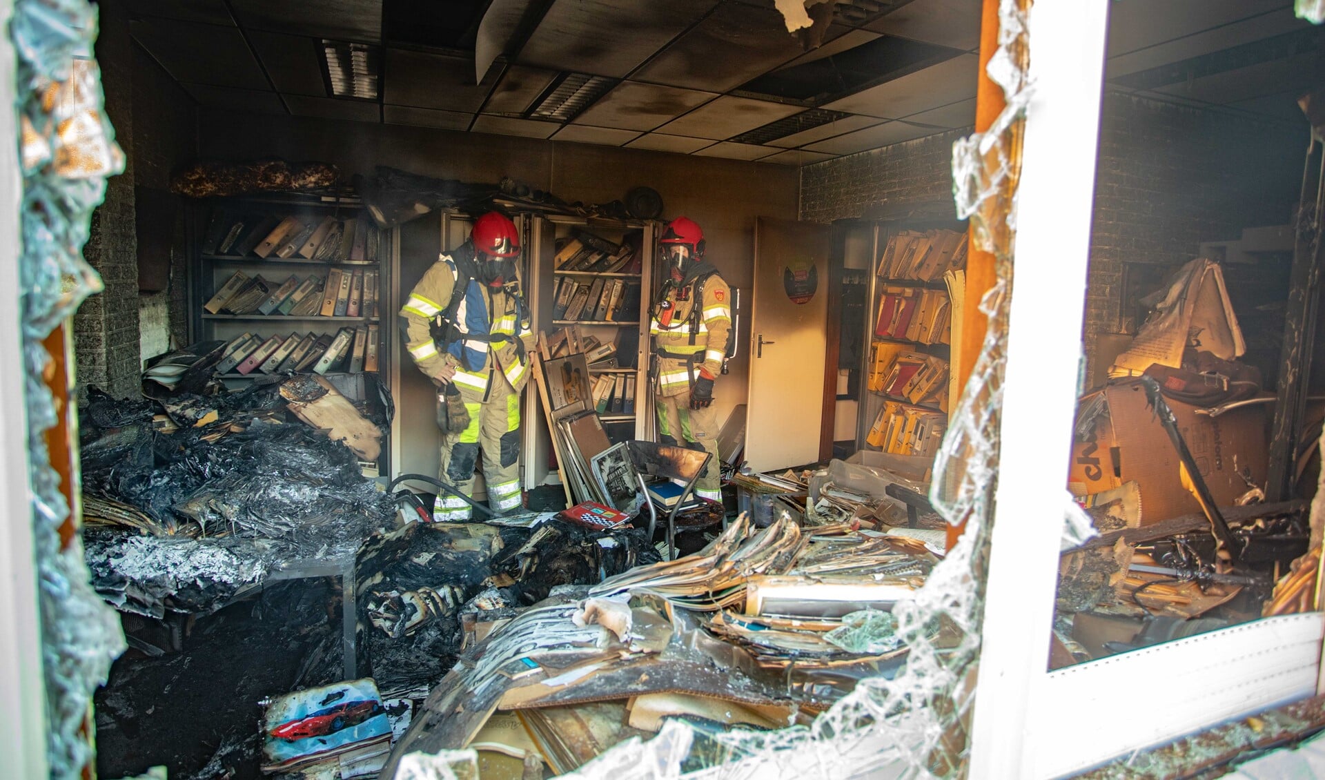 De schade van de brand is aanzienlijk.