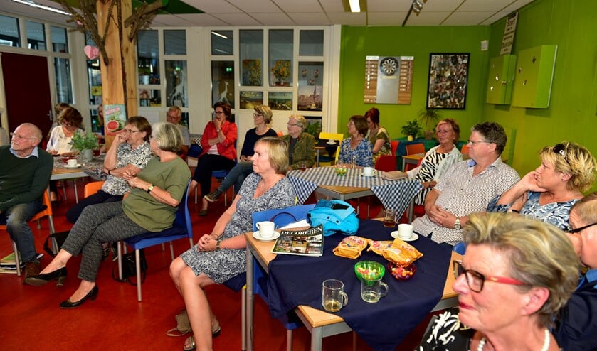 Potentiële burenverbinders op de inspiratieavond van 'Buurten met Buren'.