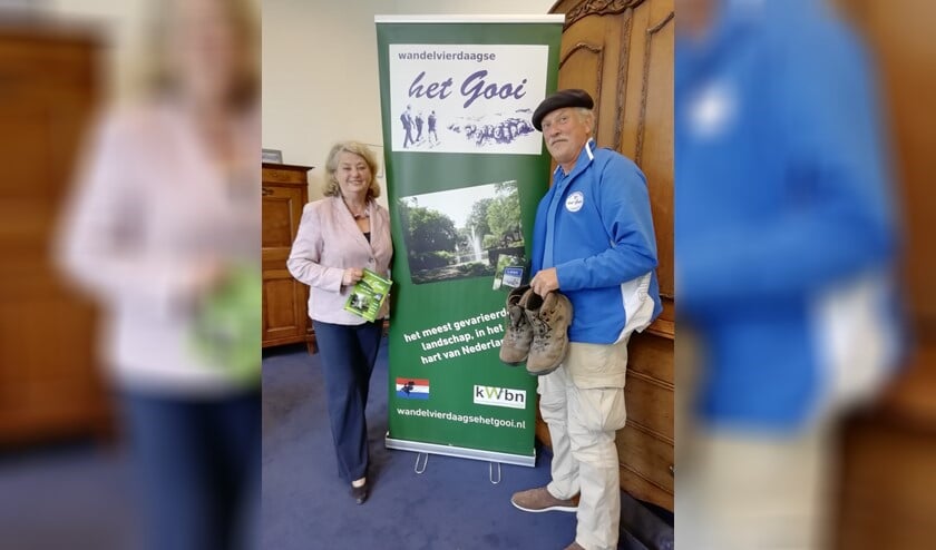 Burgemeester Kruisinga en vierdaagsevoorzitter Bitter.