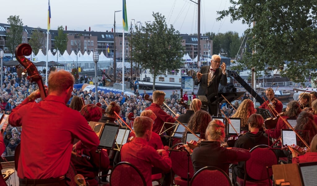 Het jeugdorkest tijdens het Almere Haven Festival 2018 (Foto: Maarten Feenstra)