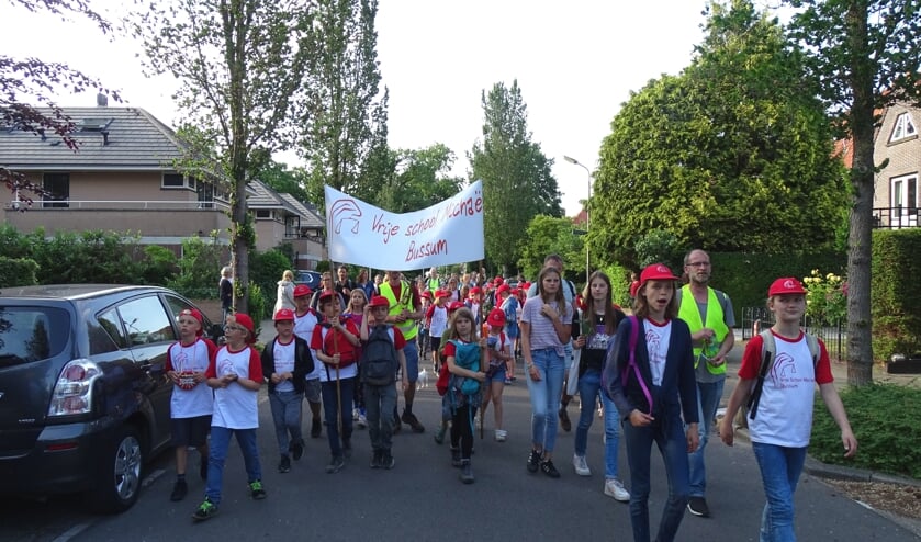 De scholen liepen zelfs met spandoeken.