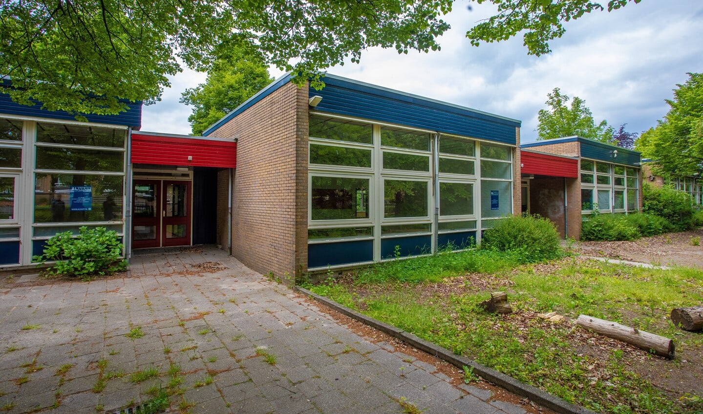 Het schoolgebouw aan de Aartseveen 96.
