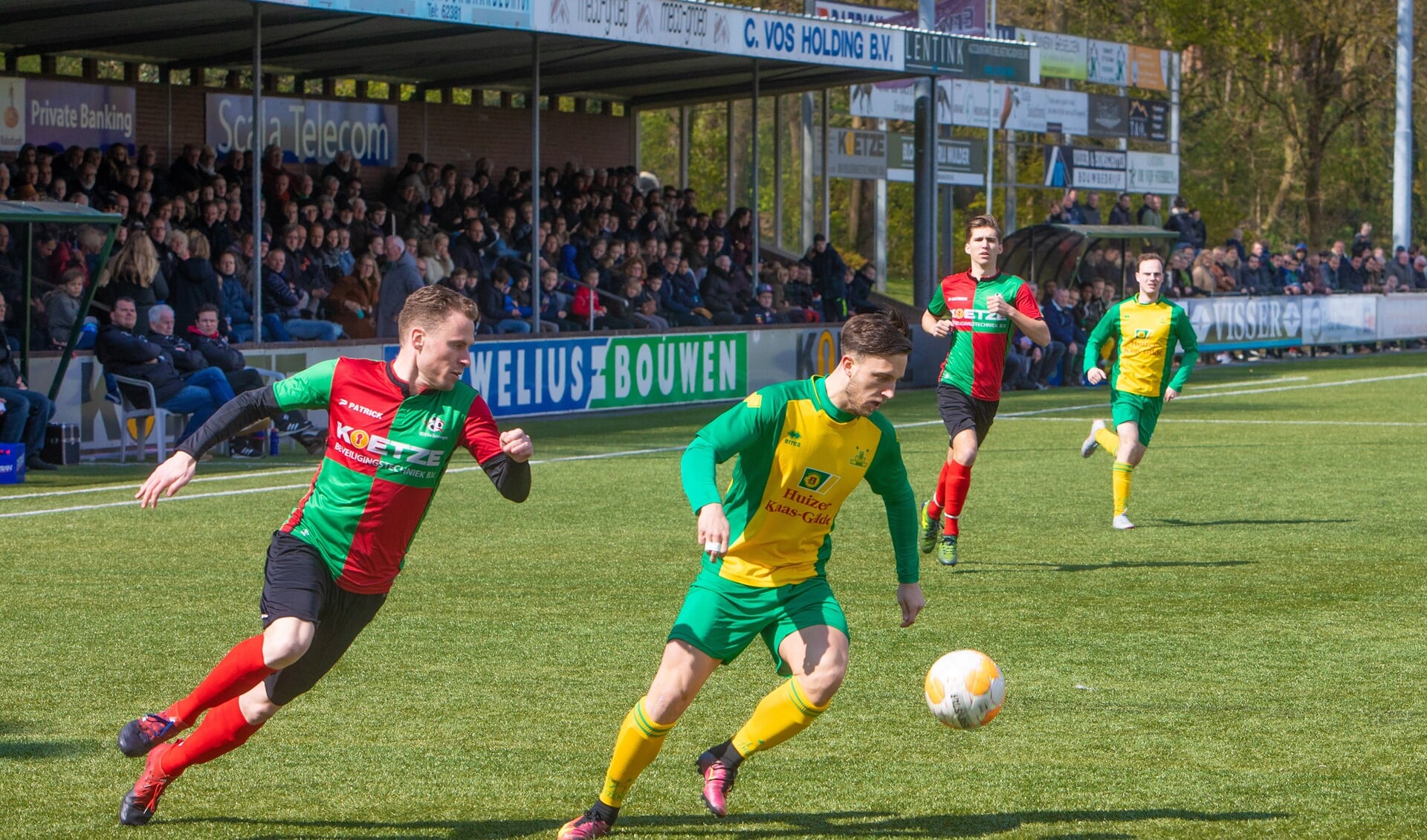 Een foto van de derby tussen Huizen en De Zuidvogels van afgelopen april.