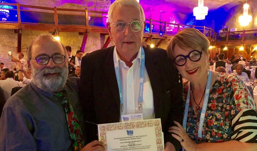 V.l.n.r.: professor Marco Ceccarelli, Teun Koetsier en zijn partner Ineke Hilhorst.