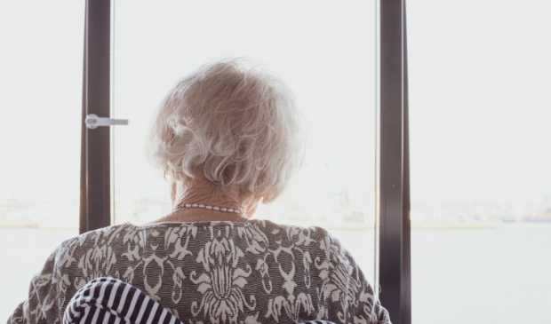 Ouderen gaan een eenzame tijd tegemoet in verpleeghuizen en woonvormen met zorg.