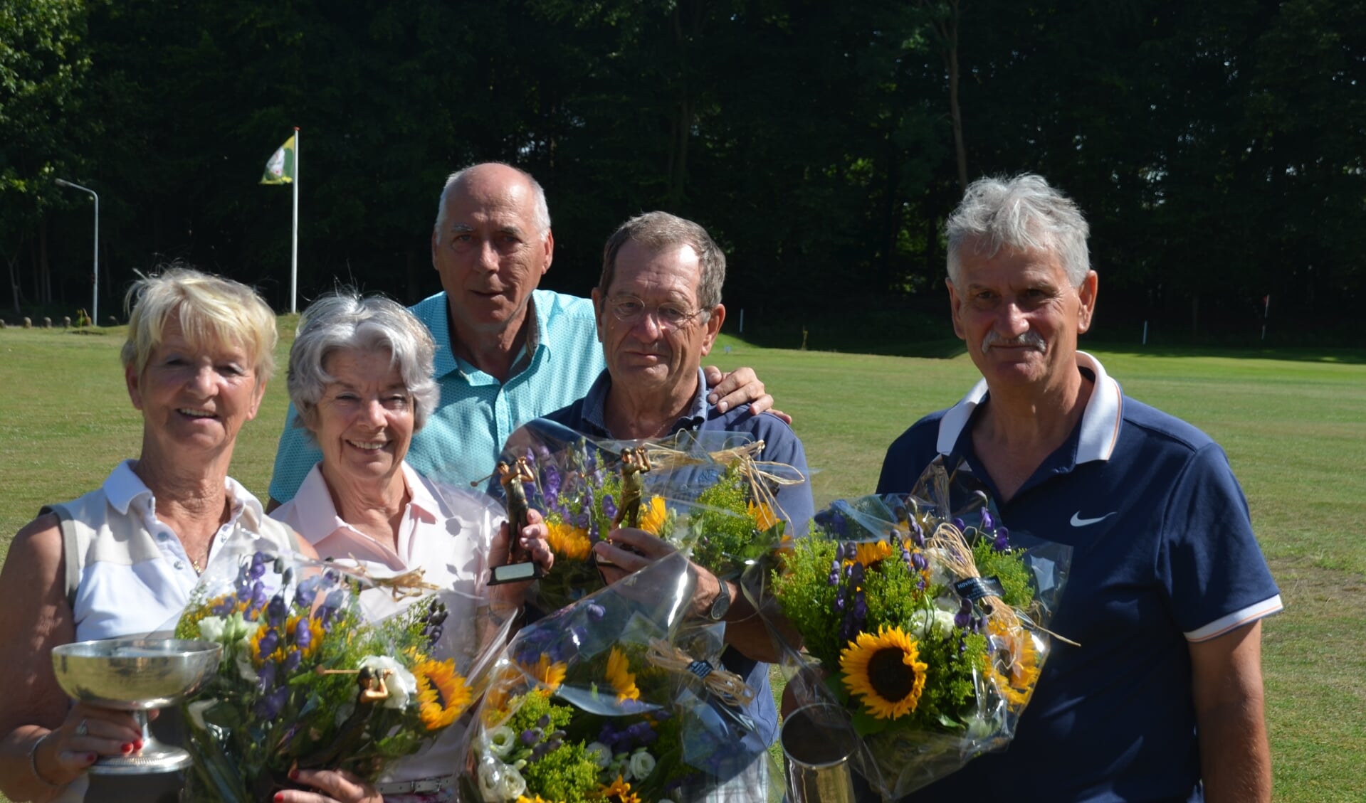 Carla Cornelisse (winnaar dames), Paulien Groenhof (winnaar in 2018 en nu 2e), Willem Raaijmakers (voorzitter), Bert Korfage (runner-up Heren ) en Trevor Ashman (winnaar 2019). 