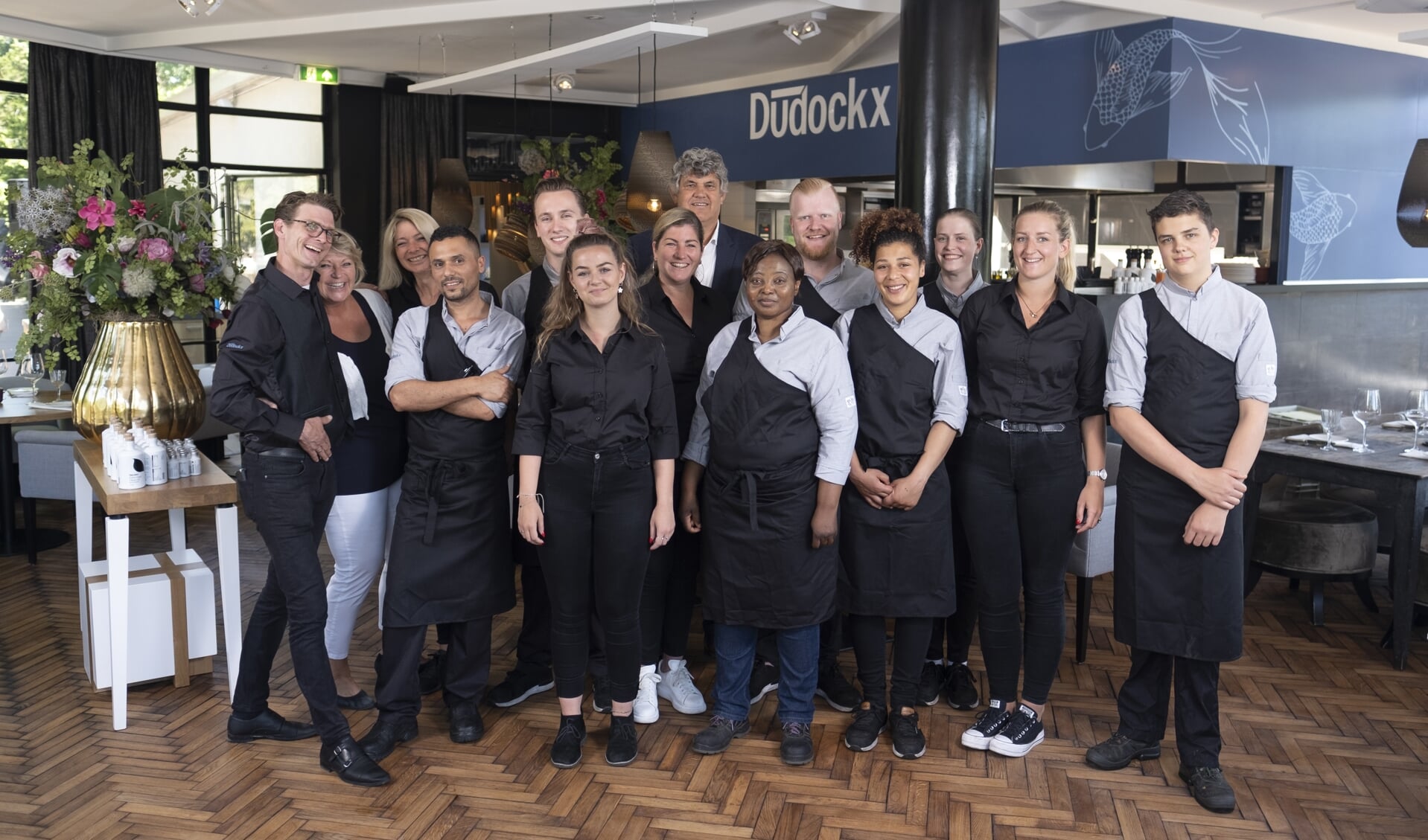 Het team van restaurant Dudockx met midden achter Henk Stamhuis.