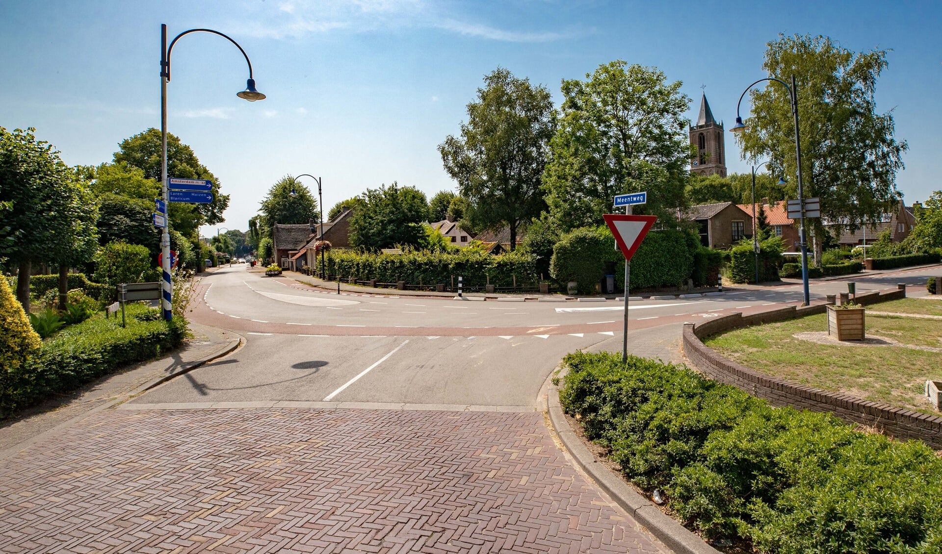 De kruising Laarderweg-Meentweg-Wakkerendijk.