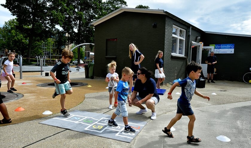 Kinderen spelen bij De Verbinding.
