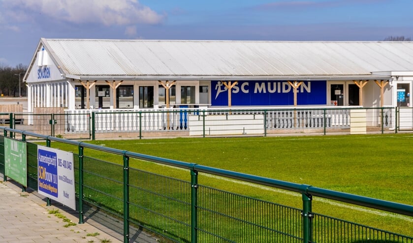 Op Sportpark Bredius worden twee watervelden aangelegd om te kunnen hockeyen.