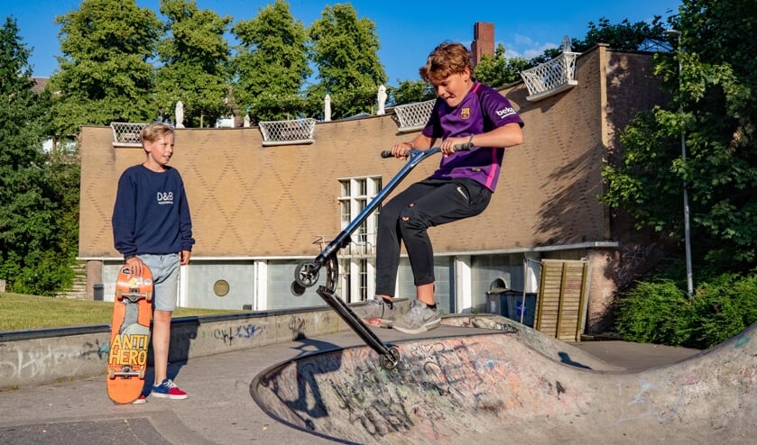 Het wordt tijd voor nieuw asfalt voor de skaters, steppers en BMX'ers in de Oude Haven, zo vindt de jeugd.