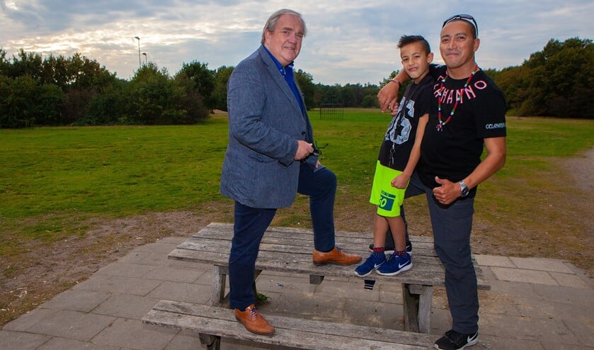 Han Landman van de vroegere Huizpop festivals met Robbert Kuypers (rechts).