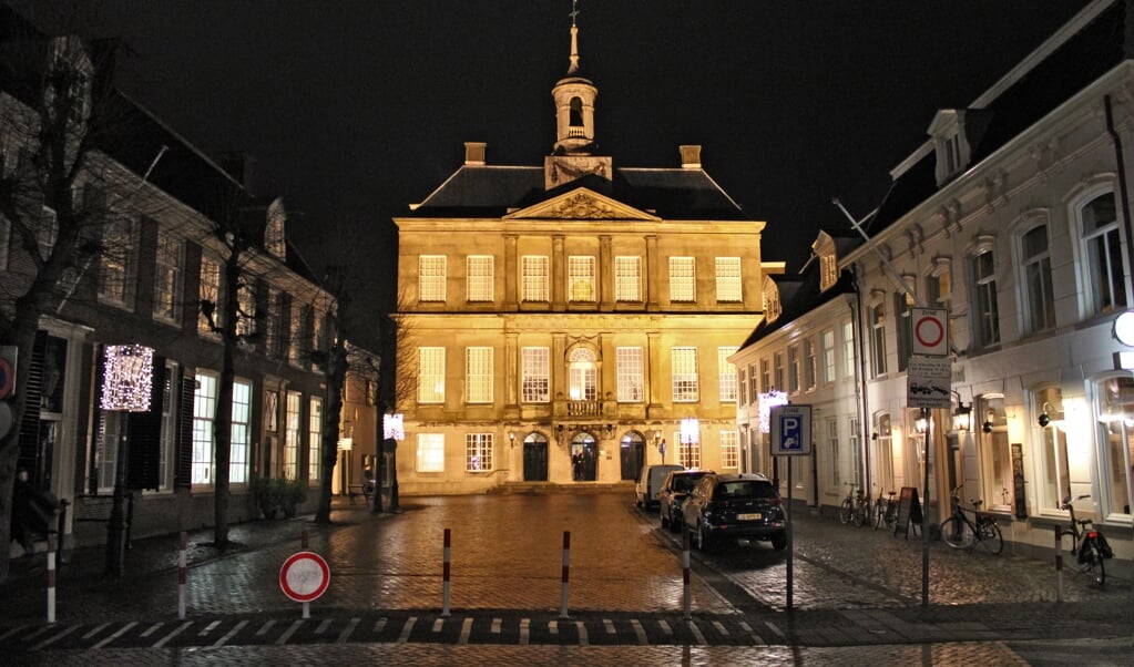 Het stadhuis hoort bij de nalatenschap van Weesp. Dit moet worden vastgelegd bij de bestuurlijke fusie.