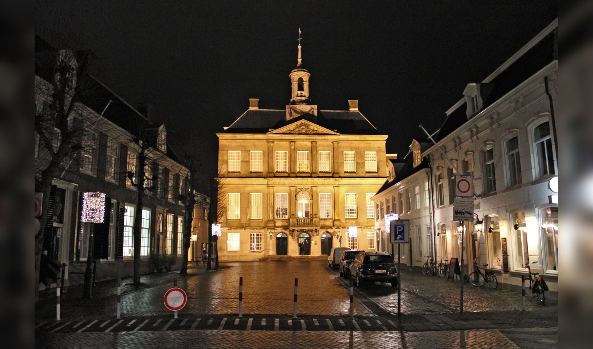 Het stadhuis hoort bij de nalatenschap van Weesp. Dit moet worden vastgelegd bij de bestuurlijke fusie.