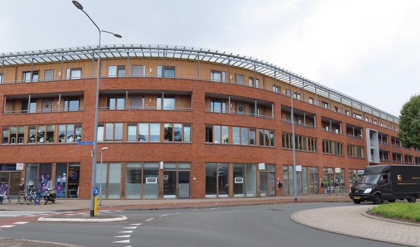 Wonen er straks in de leegstaande ruimten aan het Plein 2000 mensen met dementie? Het college wil wel meewerken.