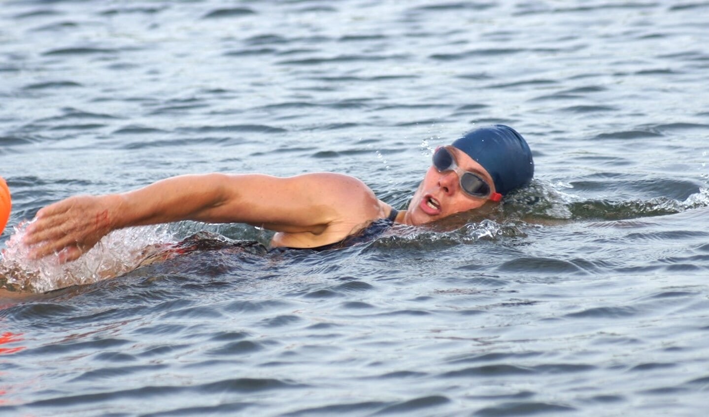 Zwemmers én donateurs gezocht voor Swim to Fight Cancer Gooise Meren.