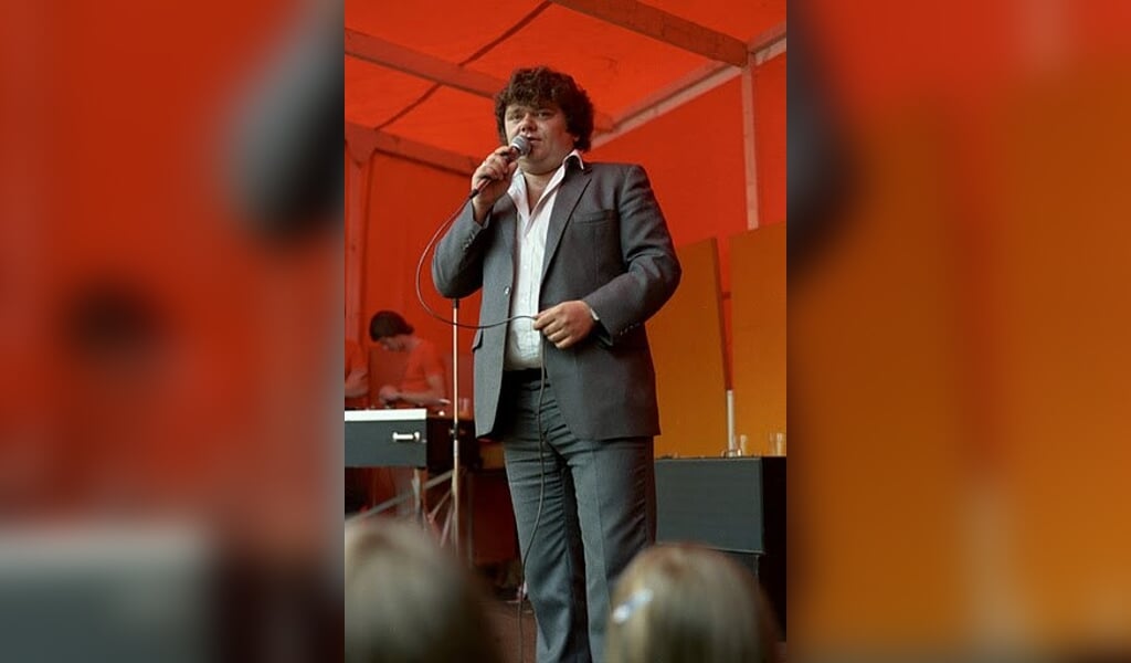 André Hazes op het Grote Plein in Weesp (begin jaren tachtig).