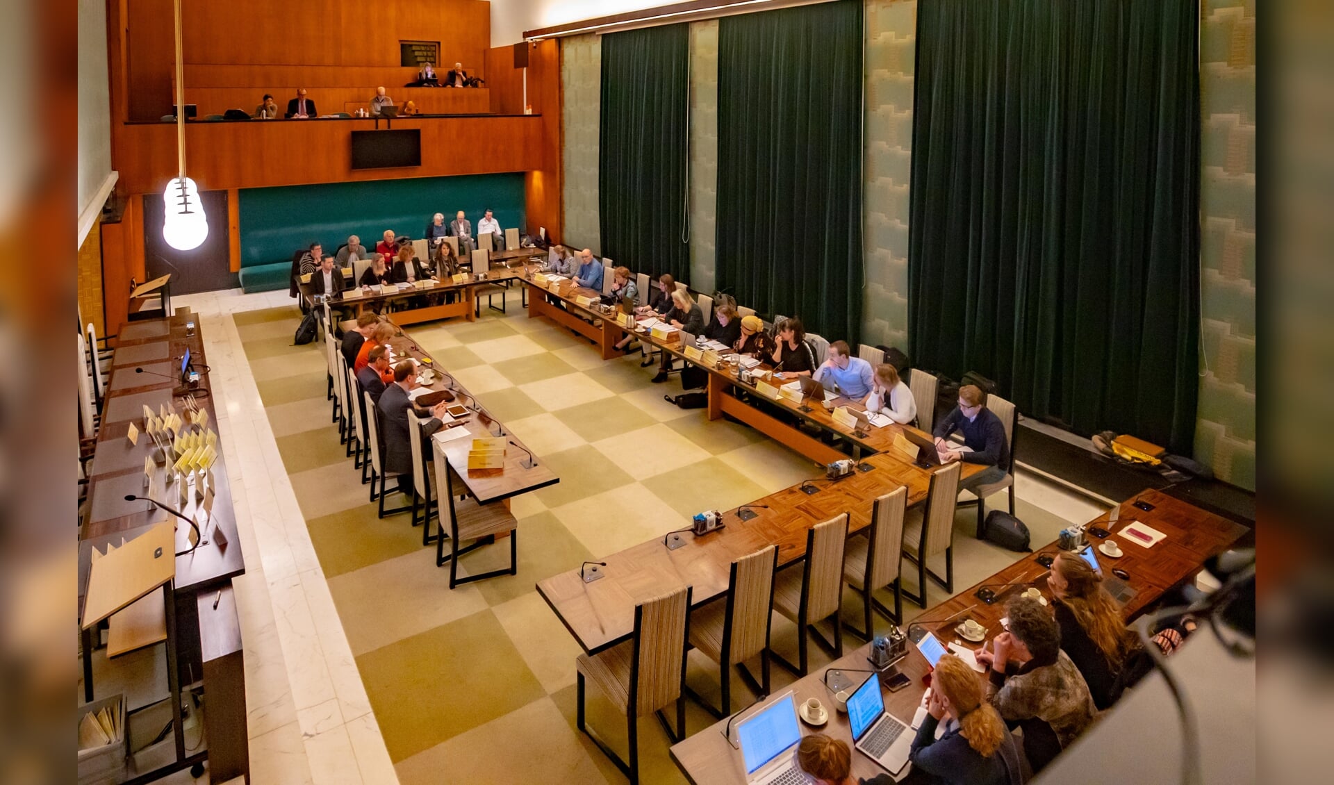 De gemeenteraad moet meer sturen op inhoud vindt de Rekenkamer Hilversum. 