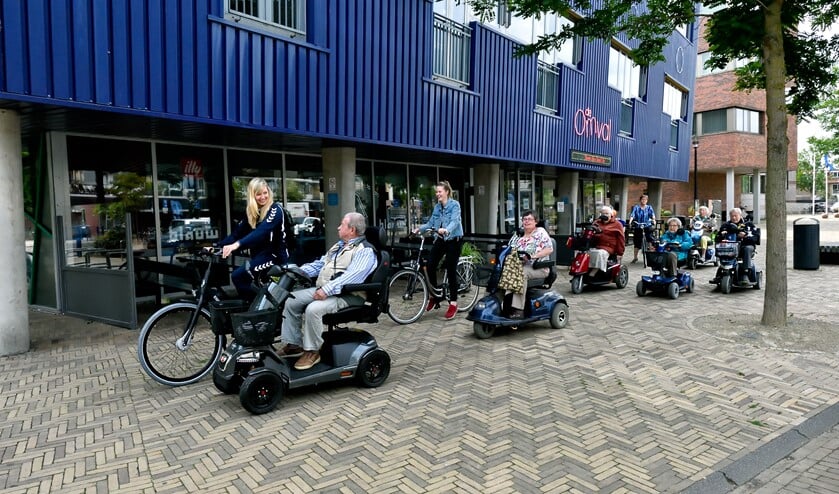 De scootmobielclub van Stichting Welzijn Diemen.