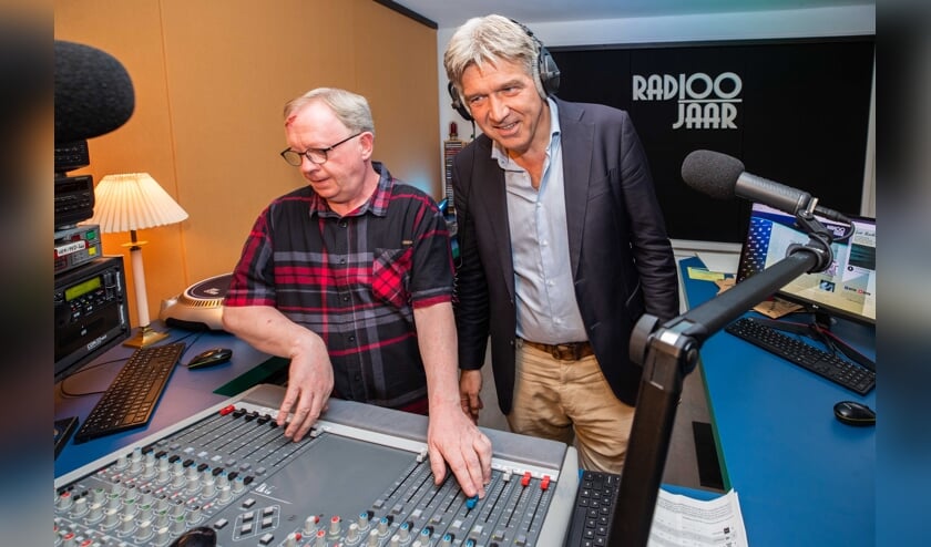 Het debat over wethouder Jaeger, die zondag Radiostation 100 Jaar opende, moet nu plaatsvinden in de raad.
