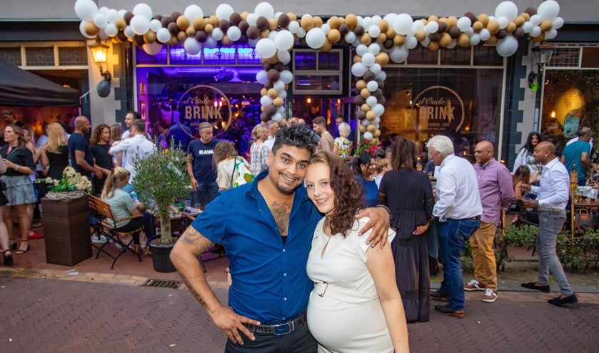 Chef-kok Sanjai Mehilal en zijn vriendin Diana vierden begin deze maand met plezier het 1-jarig bestaan.