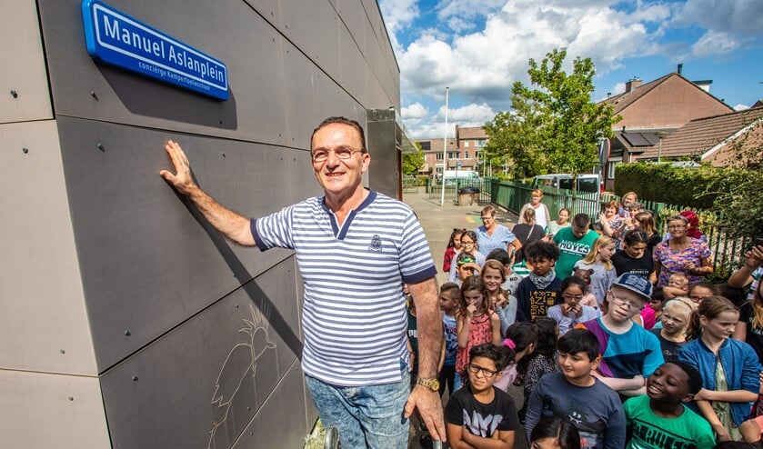 Manuel heeft zijn 'eigen' plein gekregen op de Kamperfoelieschool.