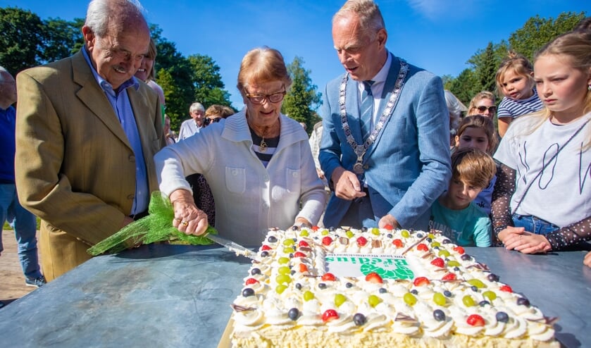 De burgemeester mocht de opening verrichten.