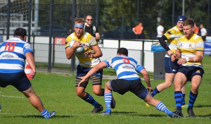Arno Macken van RC 't Gooi in actie tegen RC Hilversum in de BeNeCup 2019.