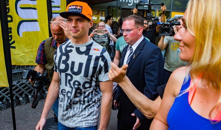 Verstappen in 2017 bij de Jumbo aan de Larenseweg.