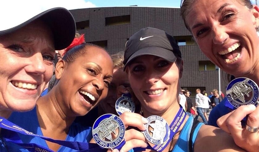 De collega's Miranda, Renate, Kristel en Claire hebben samen al viermaal aan de Dam tot Damloop meegedaan.